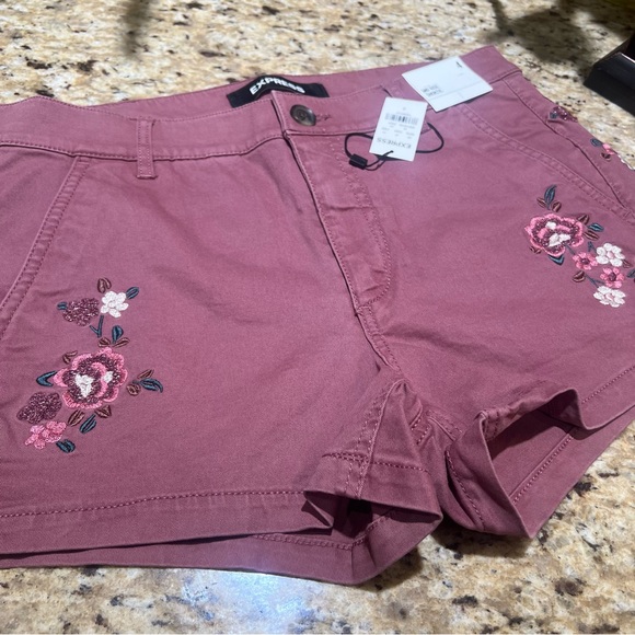 Express Mid Rise Floral Embroidered Twill Shorts 4 - Picture 2 of 8